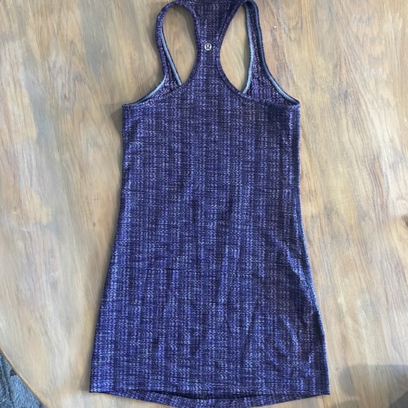 Lululemon - Picture 2 of 4